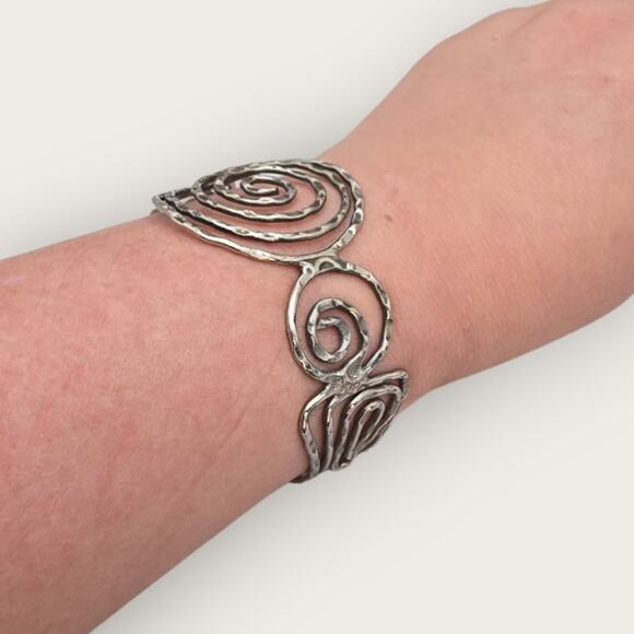 Hammered Silver Spiral Cuff Vintage  Bracelet - Picture 8 of 9